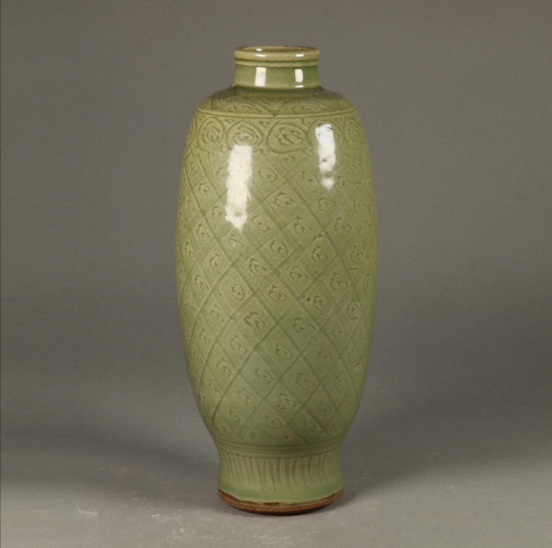 明代· 龙泉窑青釉刻划花瓶（深圳博物馆） - 考古网