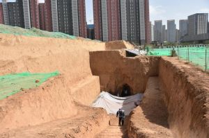 陕西：西安一处古墓葬中发现大量约2000年前生活用品