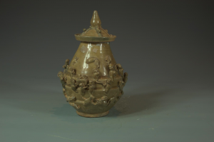 北宋 · 婺州窑青瓷送葬纹堆塑罐（浙江省博物馆）