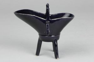 清代 · 蓝釉爵杯（重庆中国三峡博物馆）