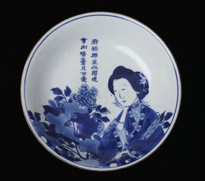 清代 · 青花仕女图盘（湖南省博物馆）