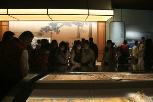 山东博物馆：衣冠服章里的“大明风华”，明代成衣实物的一次罕见展示