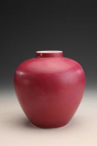 清代 · 正款胭脂红釉罐（广东省博物馆）