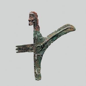 西周 · 人头形銎青铜戟（甘肃省博物馆）