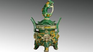 明代 · 黄绿釉琉璃莲蓬蹲狮香炉（山西博物院）