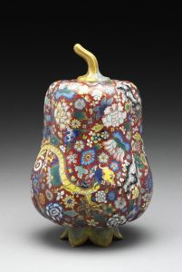 清代 · 掐丝珐琅夔龙花卉纹瓜式盖罐（故宫博物院）