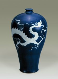 元代 · 蓝釉白龙纹梅瓶（扬州博物馆）