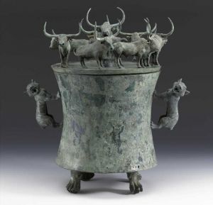 西汉 · 八牛贮贝器（上海博物馆）