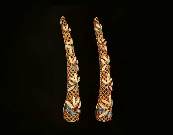 清代 · 金镶石珠指甲套（中国国家博物馆）